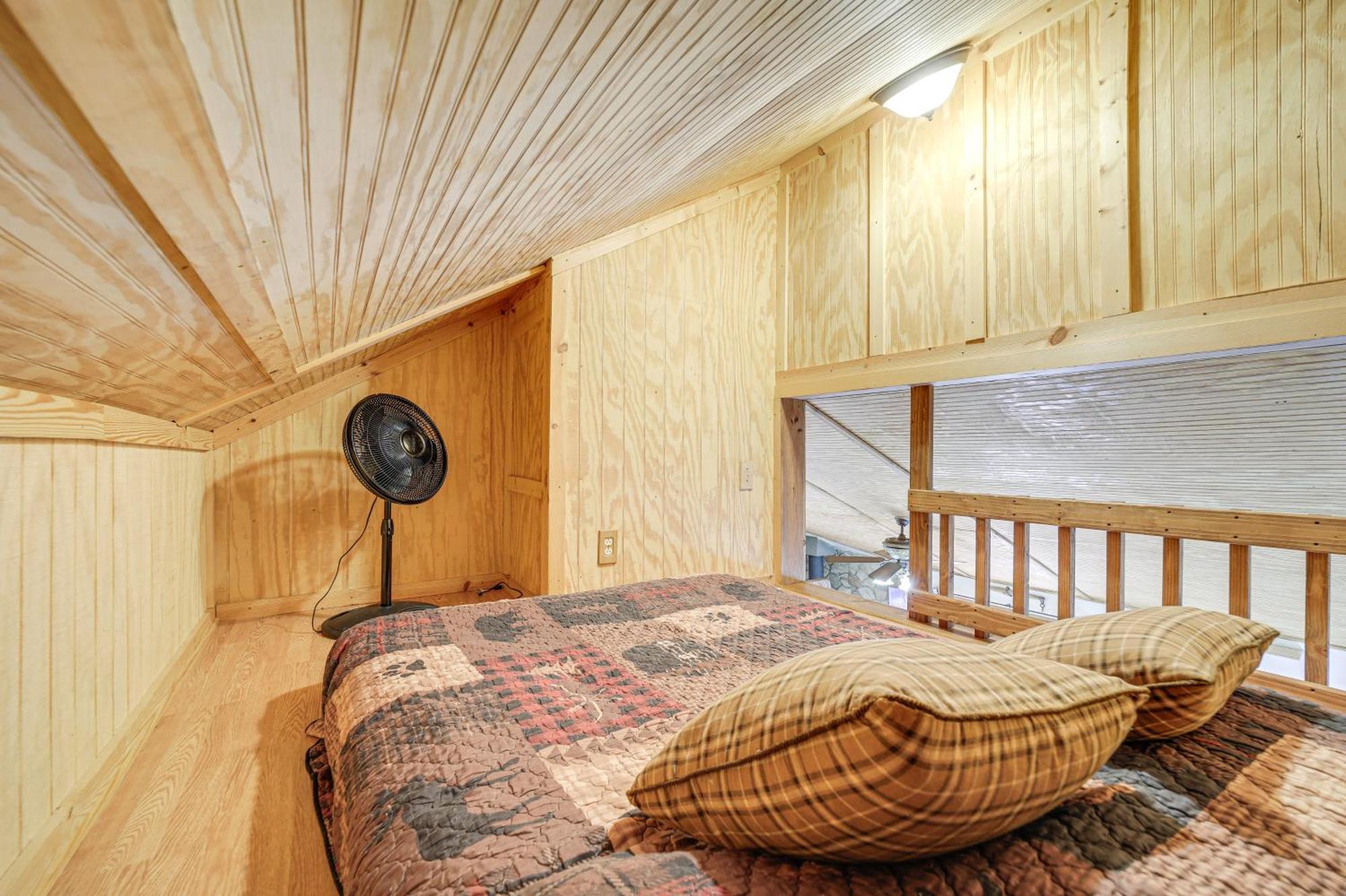 Creekside Whittier Cabin With Fire Pit Near Hiking! Экстерьер фото